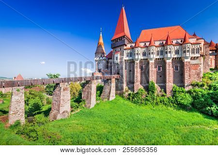Mă numesc România!a.jpg sursa: bigstock.com Mă numesc România!