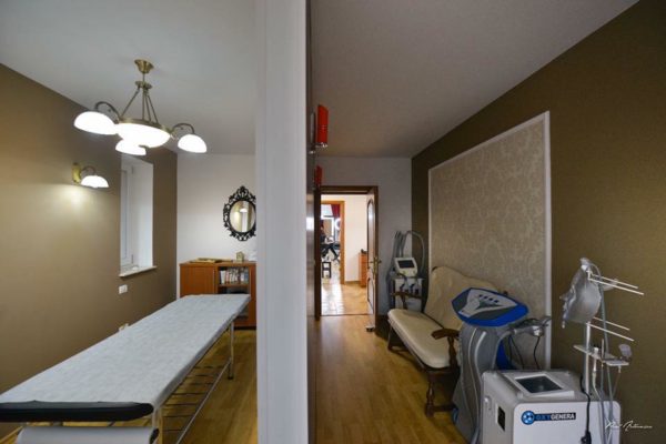 Tratamente de vedetă la Atena Beauty Studio.jpg Sursa: facebook.com/atenabeaut Tratamente de vedetă la Atena Beauty Studio