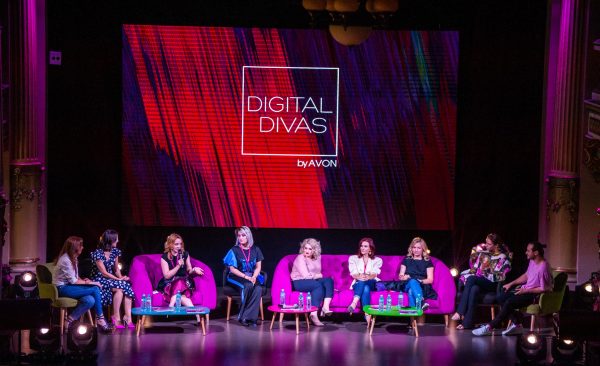 Digital Divas by Avon, eveniment la palat Digital Divas by Avon, eveniment la palat