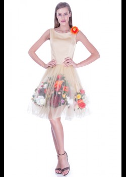 stil unic: alegerea rochiei de seară. Sursa: shop.lizapanait.com Stil unic: alegerea rochiei de seară