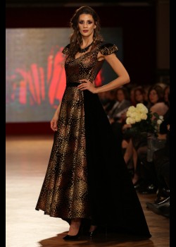 Stil unic: alegerea rochiei de seară. Sursa: shop.lizapanait.com Stil unic: alegerea rochiei de seară