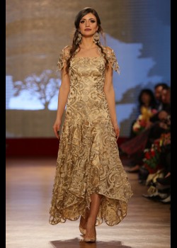 Stil unic: alegerea rochiei de seară. Sursa: shop.lizapanait.com Stil unic: alegerea rochiei de seară.