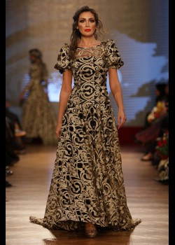 Stil unic: alegerea rochiei de seară. Sursa: shop.lizapanait.com Stil unic: alegerea rochiei de seară