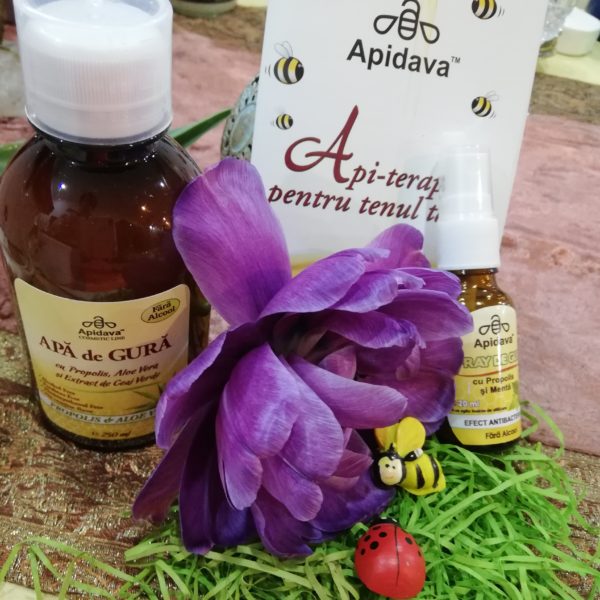 Apa și spray-ul de gură cu propolis - Apidava (P).jpg Sursa: Arhiva personală Apa și spray-ul de gură cu propolis - Apidava (P)