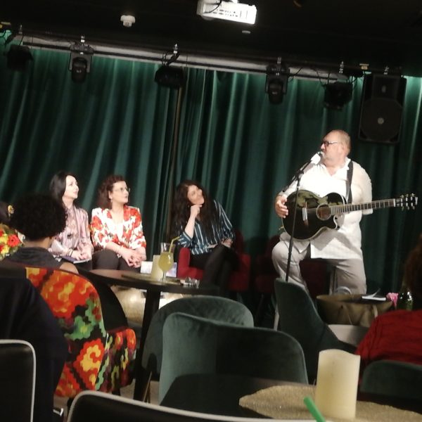 Te văd, inimă!  semnat Nicoleta Cristea