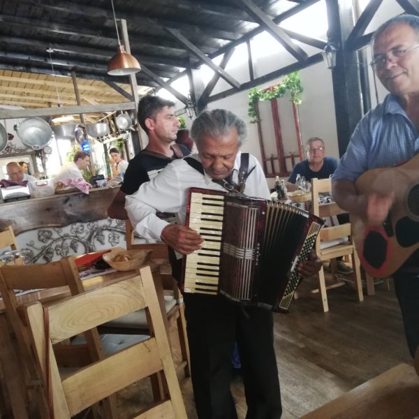 Week-end, delicatețuri (fără politică!) și prieteni Sursa: arhiva personală Week-end, delicatețuri (fără politică!) și prieteni