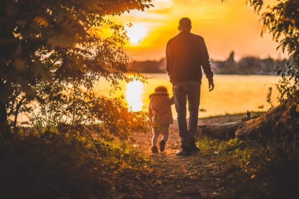 Toamnă plină de culoare și dor de tata Sursa: pexels Toamnă plină de culoare și dor de tata