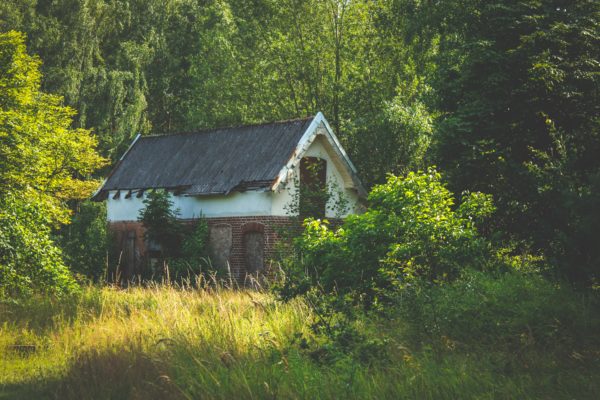 abandoned architecture country 1729156 Casa bunicilor și conceptul unic în România: Vindem-Ieftin