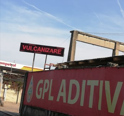   Orașul în culorile și luminile reclamelor smar(t)soft