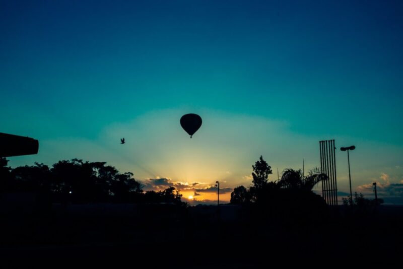 flying hot air balloon sky 105218 1024x683 1 Povestea experienței care mi-a schimbat drumul în viață