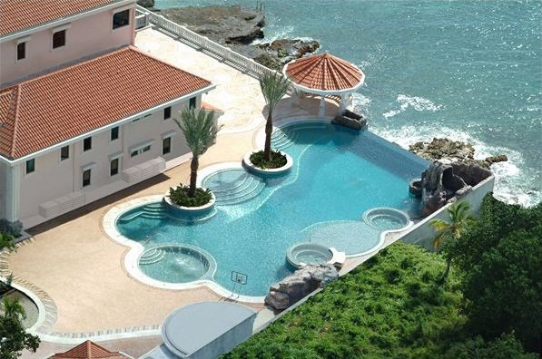 12832540 933296670100133 7773467666533588905 n Despre vacanță și activitatea de întreținere a piscinei