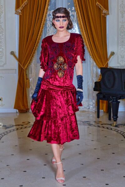 Rochia de Crăciun şi seducătoarea catifea Sursa: Liza Panait facebook 127218436 3887658364612788 1479602814101093135 o Rochia de Crăciun şi seducătoarea catifea