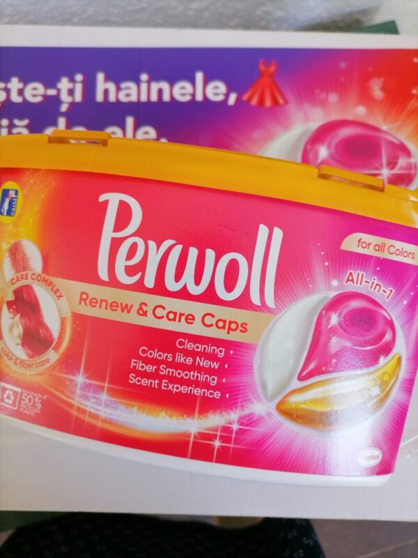 detergentul Perwoll caps rufe colorate