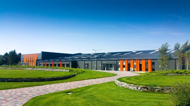 hale industriale3 Mașina eco din gunoaie în hala Frisomat