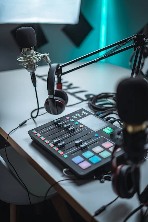 Podcastul Tehnocultura și pentru atehnici Sursa: pexels podcastul