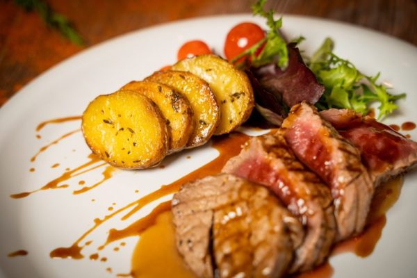 Katz GastroLab: experiențe artistice & culinare Sursa: Karz GastroLab 387771020 627726296195605 8347526990980097689 n Katz GastroLab: experiențe artistice & culinare