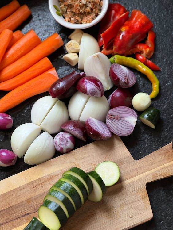 pexels photo 28606909 Zacuscă și alte bunătăți din cămară