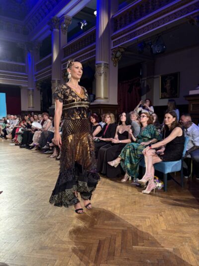 IMG 8003 1 Terra Nostra - colecție de ținute sustenabile semnată Liza Panait