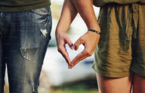 A sărbători sau nu iubirea Sursa: pexels/chatgpt a sărbători