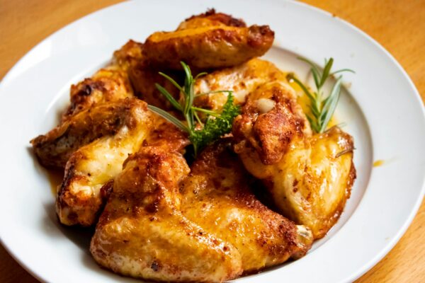 Cinci aniversări și o singură poveste Sursa. pexels pexels harry dona 2338407 Cinci aniversări și o singură poveste