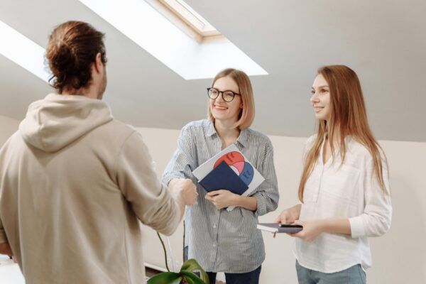 Secretele unei renovări eficiente Sursa: pexels pexels thirdman 5961031 Secretele unei renovări eficiente: ce nu îți spune nimeni