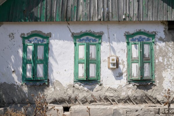 pexels tahir 35353448 Provocările neștiute ale renovării unei case vechi cu valoare istorică