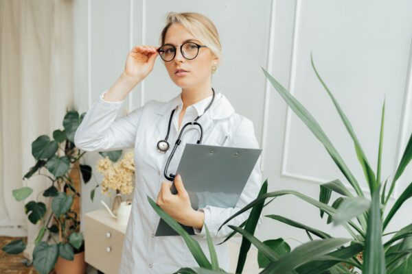 Cum își regăsesc femeile echilibrul între rolurile vieții.jpg Sursa: pexels echilibrul